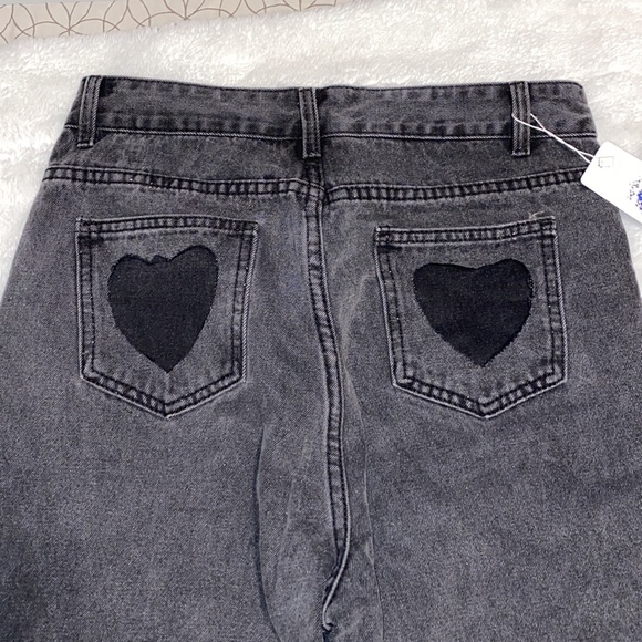 Black high waisted jeans fake heart back pockets - Picture 7 of 12